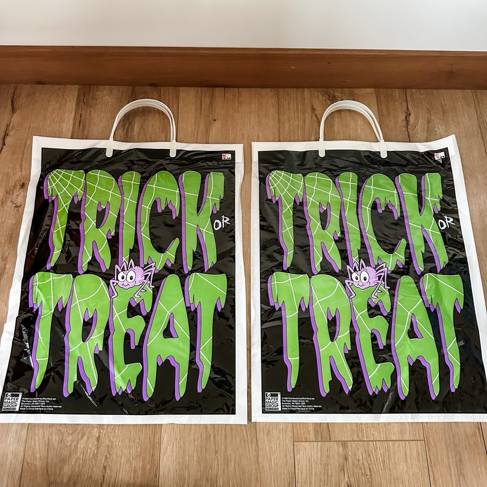 VTG (2) NEW 2005 Kmart Halloween Trick Or Treat Green Plastic Bags Handle